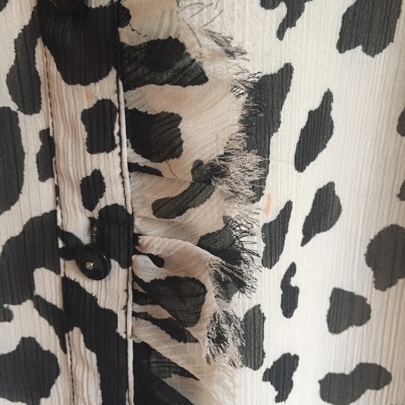Violet & Claire leopard black and white top Sz M - Picture 7 of 8